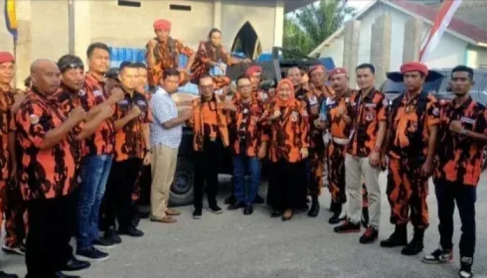 MPC Pemuda Pancasila Kabupaten Pelalawan Menyerahkan Bantuan Semen 50 Sak di Mesjid Assalam Kerinci Kota