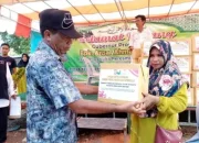 Polda Kepri Bekerjasama Dengan Forum Mesjid dan Musholla, Bagi Ratusan Sembako Kepada Kaum Dhuafa
