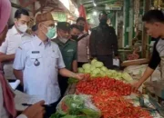 Forkopimka Bersama Koramil 0820/12 Keraksaan Sidak Harga Pasar Semampir Pasca Kenaikan BBM