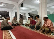 Gencarkan Sholat Jamaah Keliling, Kapolsek Kateman Sampaikan Pesan Pemilu Damai 2024