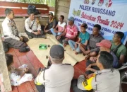 Lewati Medan Berat Sampaikan Cooling System Pemilu 2024, Bhabinkamtibmas Polsek Rangsang Jumpai Masyarakat Suku Pedalaman Akit