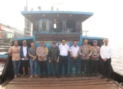 Pastikan Kelancaran Proses Pemilu, Kapolres Meranti Cek Kapal Distribusi Logistik Pemilu 