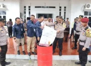 Disaksikan Wakil Pamatwil Zona III Polda Riau, Musnahkan Surat Suara yang Berlebihan 