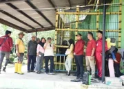 Wabup Bagus Takjub Melihat Beruang Madu di Kebun Binatang Selatbaru