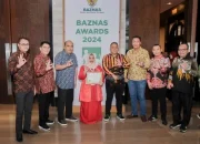 Bupati Bengkalis Kasmarni Terima Penghargaan Baznas Award