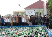 Jelang Ramadhan, Kapolda Riau dan Forkompimda Musnahkan Puluhan Ribu Hasil Kejahatan