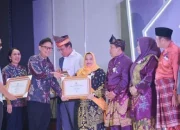 Kepedulian Besar Pada Kesehatan, Bupati Kasmarni Terima Sertifikat Bebas Frambusia