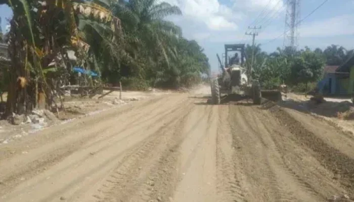 Pemprov Riau Rampungkan Perbaikan Jalan di Rohil dan Dumai Menyambut Lebaran