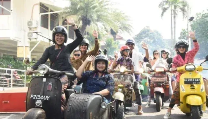 Ride of Pride Digelar Komunitas Vespa Perempuan, Riding Berkebaya Meriahkan Hari Kartini di Kota Kediri