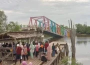 Jembatan Panglima Sampul Berusia 25 Tahun di Kepulauan Meranti Ambruk