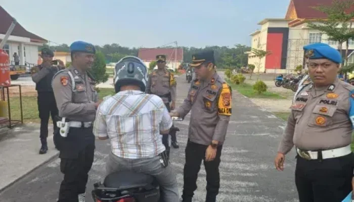 Operasi Patuh 2024, Wakapolres Periksa Surat kendaraan Bermotor Seluruh Personil Polres Meranti