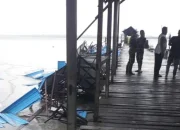 Atap Pelabuhan Teluk Belitung Ambruk Akibat Tiupan Angin Kencang Disertai Hujan Deras