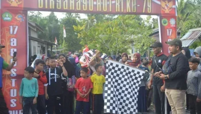 Ratusan Masyarakat Desa Simpang Ayam Antusias Ikuti Jalan Santai