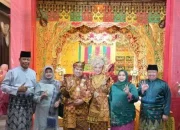 Tepuk Tepung Tawar Arsya dan Tiara, Bupati Kasmarni Selenggarakan Prosesi Ngunduh Mantu