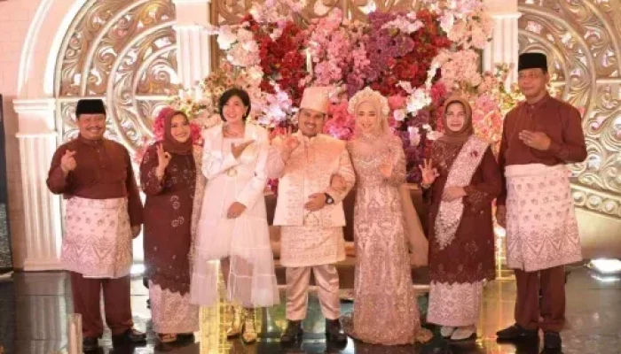 Bupati Kasmarni Gelar Resepsi Unduh Mantu Pernikahan Arsya dan Tiara