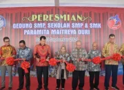 Bupati Kasmarni Resmikan Gedung Sekolah Paramita Maitreya di Duri
