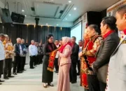 Ida Yulita Susanti Dapat Perhagaan Seelendang Suku Nias, Momen Penuh Dukungan