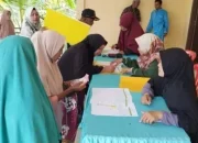 43 Kepada KPM Terima BLT Dana Desa Secara Langsung dari Pj Kades Deluk