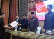 Dengarkan Pandangan Umum Tujuh Fraksi Terhadap LKPJ Bupati Bengkalis 2024