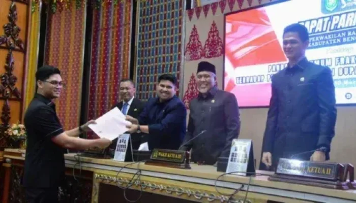 Dengarkan Pandangan Umum Tujuh Fraksi Terhadap LKPJ Bupati Bengkalis 2024