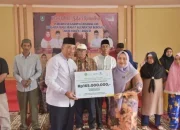 Safari Ramadhan Perdana, Bupati Kasmarni Serahkan Bantuan Kepada Masyarakat