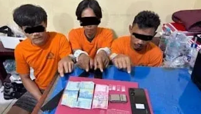 Polsek Ujung Batu Gerebek Kontrakan, Tiga Pria Diciduk Bersama Sabu
