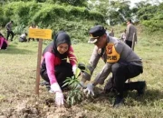 Polres Rokan Hilir Tanam Bibit Pohon, Wujudkan Lingkungan Hijau dan Sehat