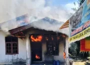 Rumah Warga di Lubuk Bendahara Ludes Lalap Si Jago Merah dan Kerugian Capai Rp 200 Juta