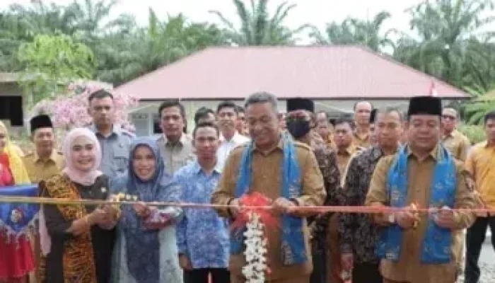 Resmikan Gedung Perpustakaan Baru, Pemkab Rokan Hulu Teken MoU dengan Universitas Rokania