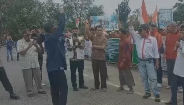 Plasma Fiktif Sejak 90-an, Massa 4 Desa Tuntut Keadilan di Kantor Bupati Inhu