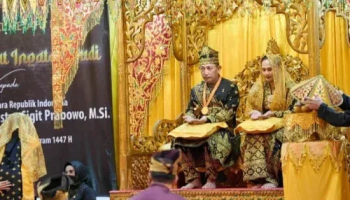Jenderal Pol. Listyo Sigit Prabowo Terima Anugerah Adat Ingatan Budi dari LAM Riau, Bupati Bengkalis Hadiri Prosesi Penganugerahan