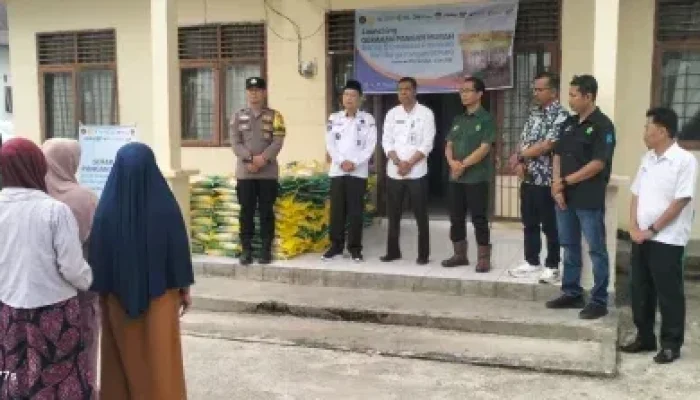 Bantu Stabilisasi Harga, Manajemen Kebun PKS Sei Intan Salurkan 1,5 Ton Beras SPHP