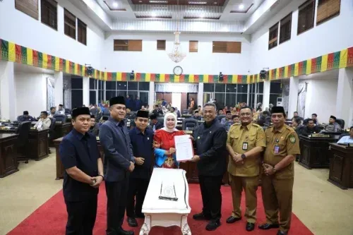 DPRD Rohul Sahkan APBD-P 2025 Rp 2,05 Triliun: Fokus Percepatan Pembangunan dan Pelayanan Publik