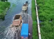 Banjir Rendam Jalan Nasional di Pusako Siak, 25 KK Mengungsi ke Tenda Darurat