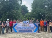 Mahasiswa dan Polsek Langgam Tanam 1.000 Pohon, Dorong Penghijauan Desa Pangkalan Gondai