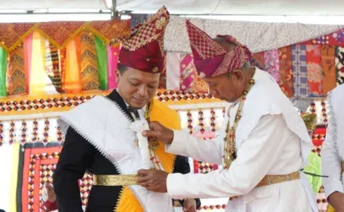 Bupati Pringsewu Terima Gelar Adat Saibatin, Perkuat Ikatan Budaya