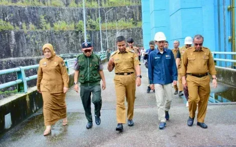 Curah Hujan Tinggi, Bupati Kampar Tinjau Waduk PLTA Koto Panjang dan Imbau Warga Waspada