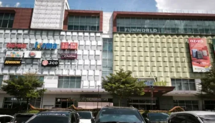 Libur Tahun Baru, Warga Pekanbaru Padati Mal Pilih Wisata Aman dan Hemat