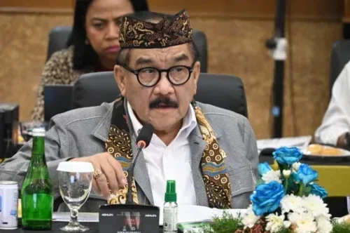 Antrean BBM Masih Panjang, DPR Desak Pemerintah Bertindak Cepat