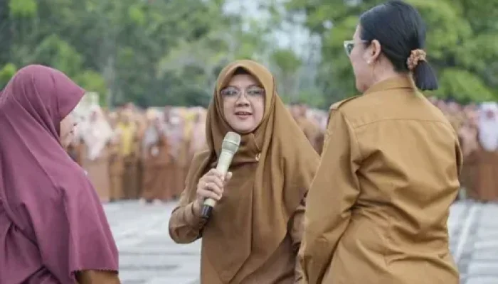 Bupati Siak Beri Kejutan Ulang Tahun untuk ASN Teladan