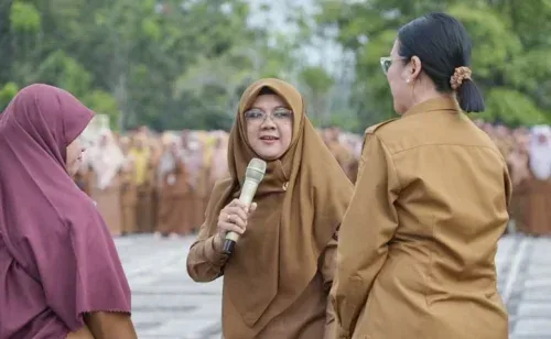 Bupati Siak Beri Kejutan Ulang Tahun untuk ASN Teladan
