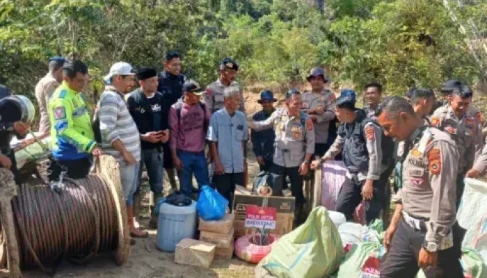 Akses Terputus Pascabencana, Polres Aceh Tengah Tembus Desa Terisolir Linge
