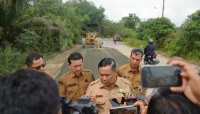 Plt Gubri SF Hariyanto Turun ke Siak, Jalan Rusak Jadi Prioritas Perbaikan