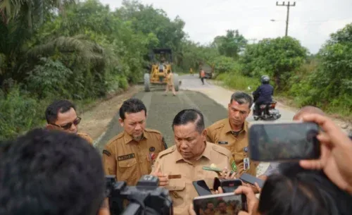 Plt Gubri SF Hariyanto Turun ke Siak, Jalan Rusak Jadi Prioritas Perbaikan