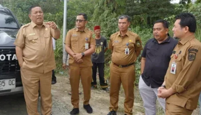 Kondisi Jalan Rusak di Siak Mendesak, Plt Gubri: Bukan Anggaran, Tapi Manajemen