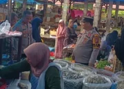 Jaga Keamanan Pasar Rakyat, Kapolsek Bangkinang Barat Turun Langsung ke Pasar Kuok