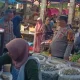 Jaga Keamanan Pasar Rakyat, Kapolsek Bangkinang Barat Turun Langsung ke Pasar Kuok