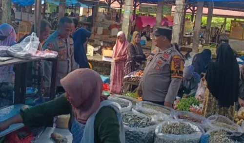 Jaga Keamanan Pasar Rakyat, Kapolsek Bangkinang Barat Turun Langsung ke Pasar Kuok