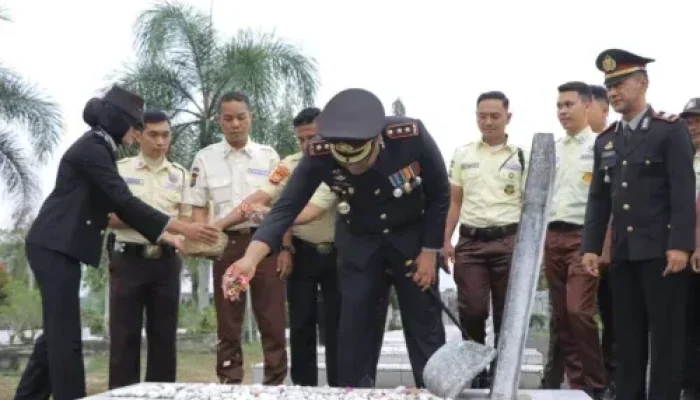 HUT Satpam ke-45, Kapolres Kampar Pimpin Ziarah di TMP Bangkinang