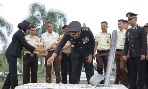 HUT Satpam ke-45, Kapolres Kampar Pimpin Ziarah di TMP Bangkinang